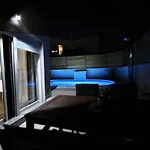 Popandrock Sleeps 5 With Parking 빌라 *
