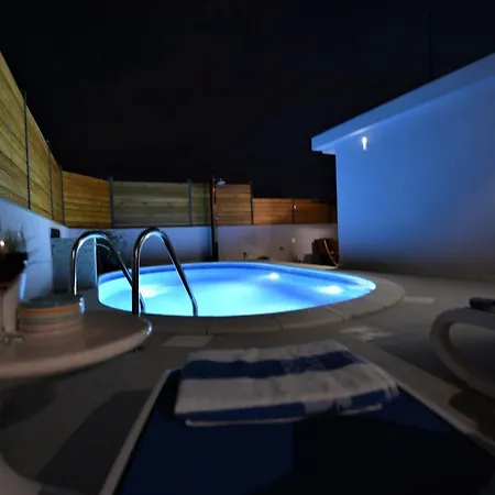 2 Bedroom Apartment Sleeps 5 - Privat Pool Вілла Задар