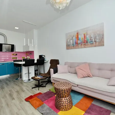 2 Bedroom Apartment Sleeps 5 - Privat Pool Задар