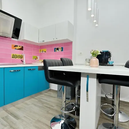 2 Bedroom Apartment Sleeps 5 - Privat Pool *