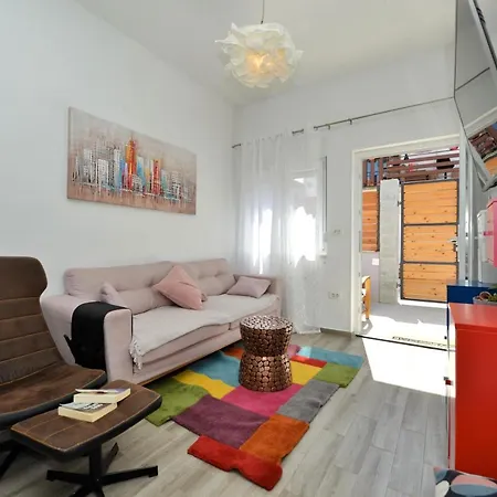 2 Bedroom Apartment Sleeps 5 - Privat Pool Вілла Задар