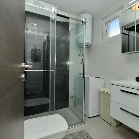 2 Bedroom Apartment Sleeps 5 - Privat Pool Вілла Задар