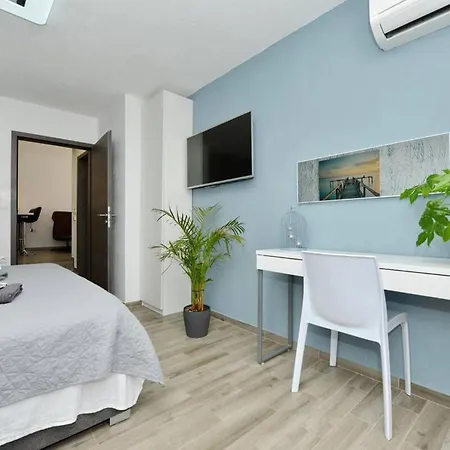 2 Bedroom Apartment Sleeps 5 - Privat Pool * Задар