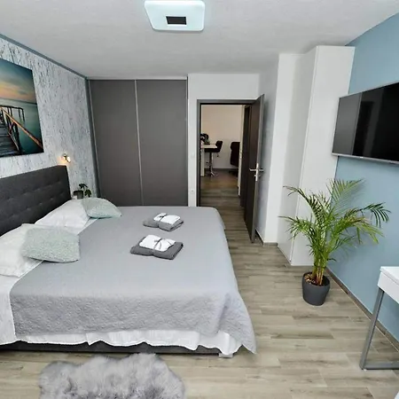 2 Bedroom Apartment Sleeps 5 - Privat Pool Задар
