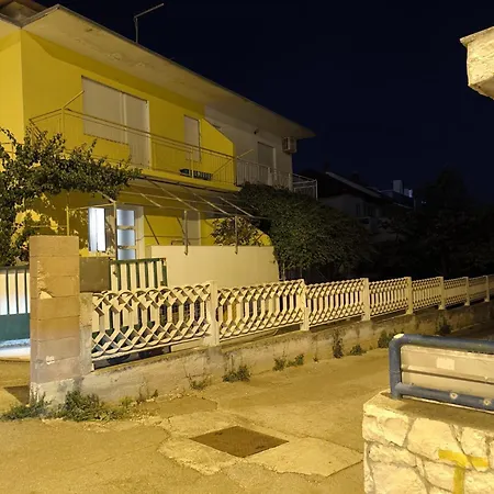 Popandrock Sleeps 5 With Parking Villa *