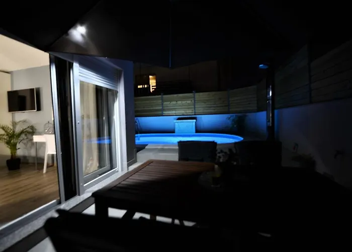 Popandrock Sleeps 5 With Parking Villa *