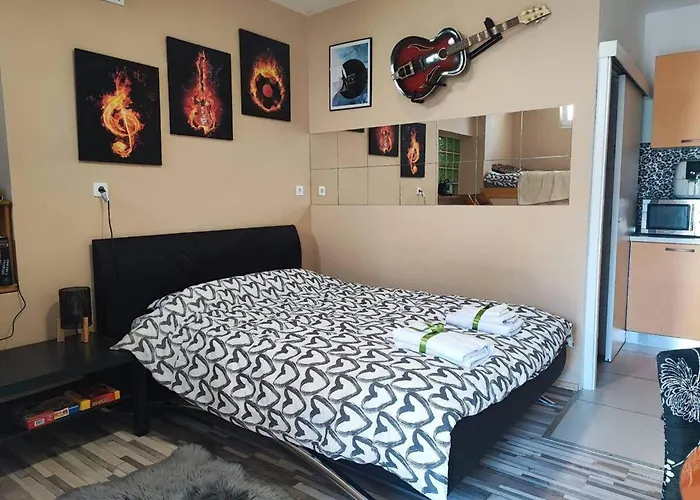 Popandrock Sleeps 5 With Parking Villa *